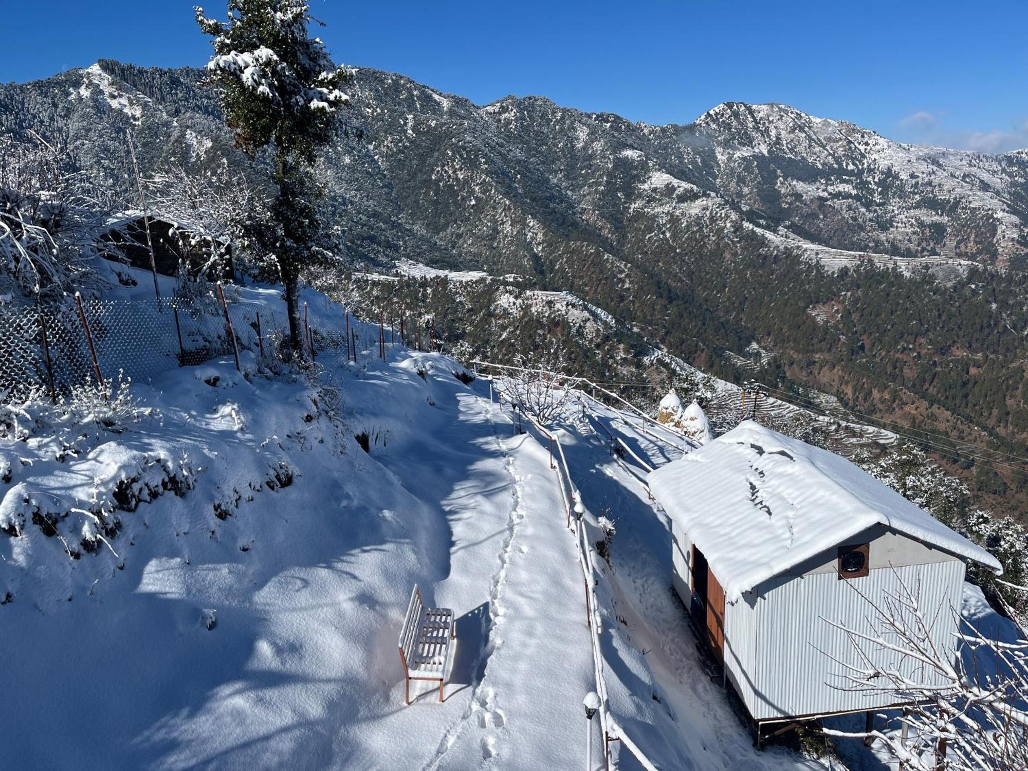 Nivriti Stays Kanatal Exterior foto